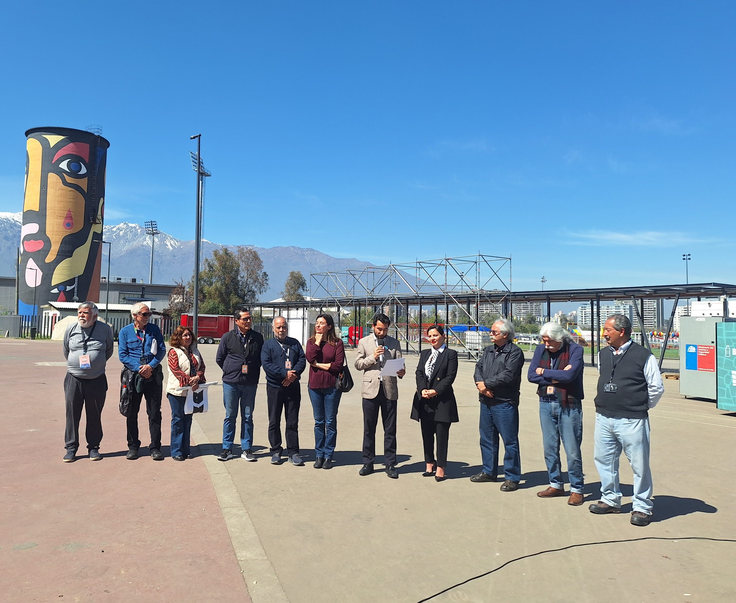 Artista “Mono” Gonzáles conmemora el Golpe de Estado en Estadio Nacional