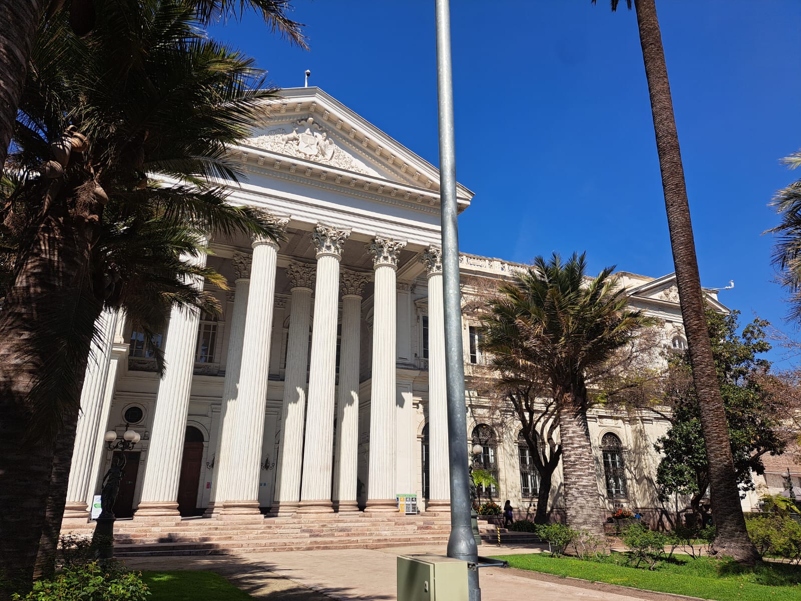 Senado aprueba reforma constitucional que eleva requisitos al voto extranjero 